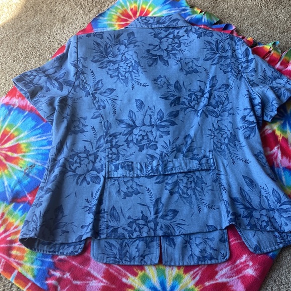 1980s dress blouse with shoulder pads - Picture 2 of 4